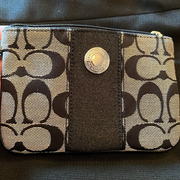 Coach classic signature canvas wristlet EUC - Picture 8 of 13